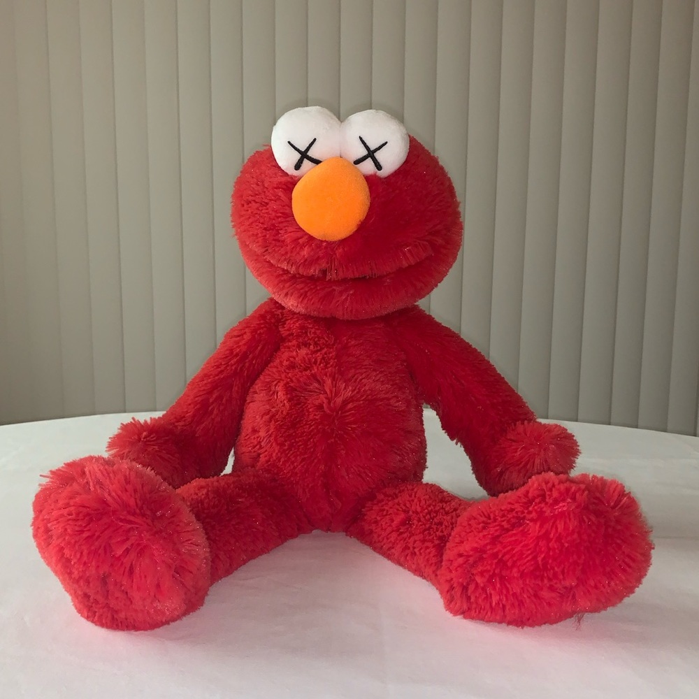 🆕 UNIQLO - KAWS x Sesame Street Plush Toy
